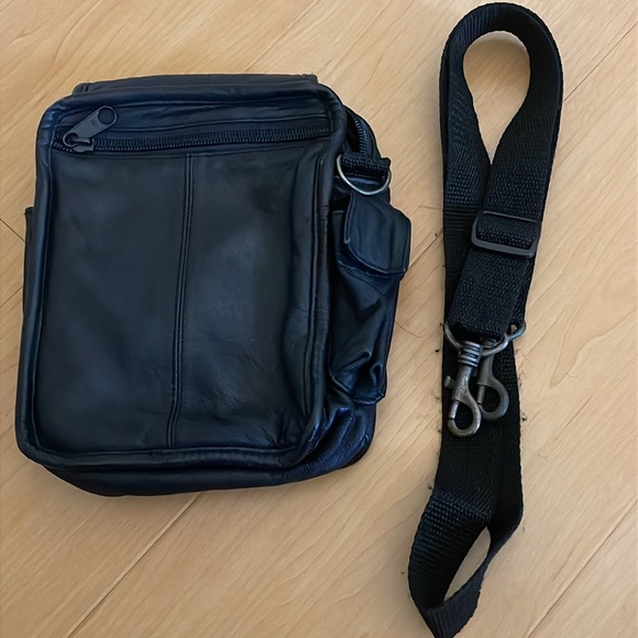 Leather “Gadget” Bag. Concert/event Sz. Crossbody. Like New adjustable strap. - Picture 7 of 7